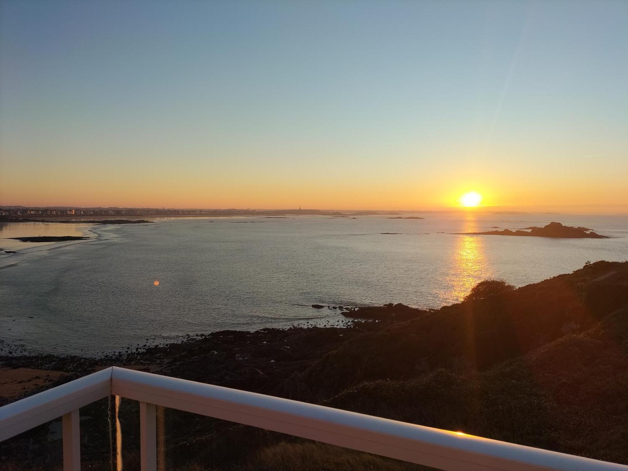 Le Cezembre - Vue 180 Baie St Malo Villa Сен Мало Екстериор снимка